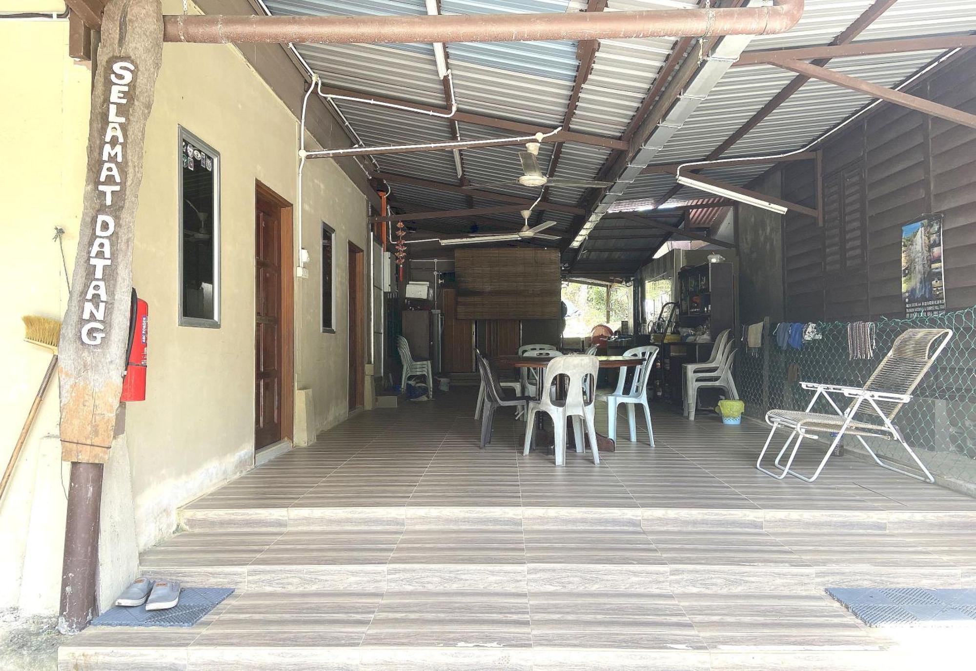 Oyo 90971 Pollock Homestay Sungai Lembing Exterior photo